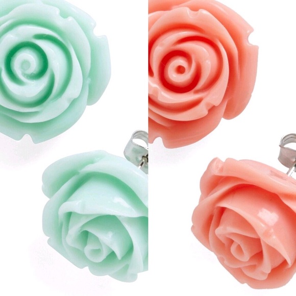 Modcloth Jewelry - MODCLOTH - Retro Rose Earrings 🌹